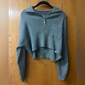 Gray cropped long sleeve tee